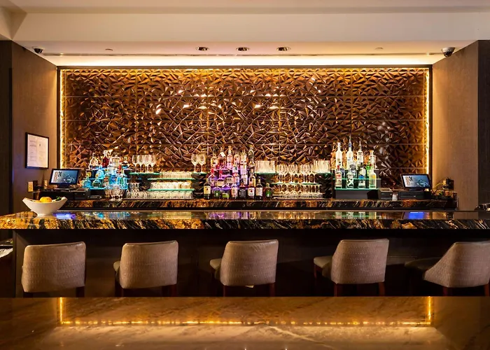 Hotel near College: Hilton Americas - Houston