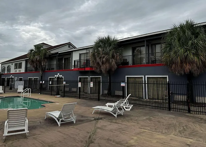 Baymont By Wyndham Houston North